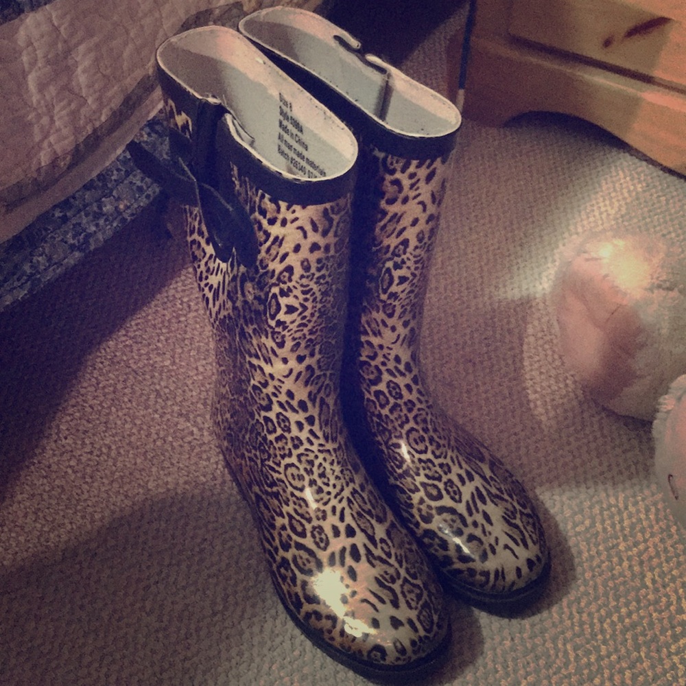 Cheetah rain boots
